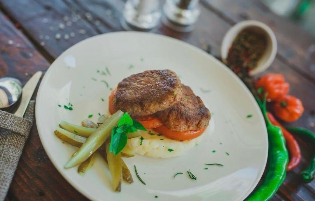 Cutlets With Mashed Potatoes